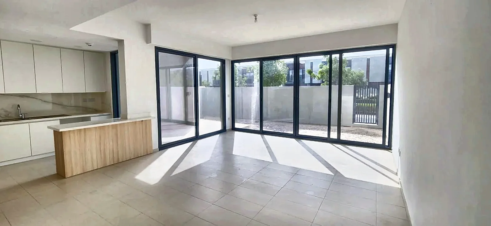 Salón — abierto al jardín